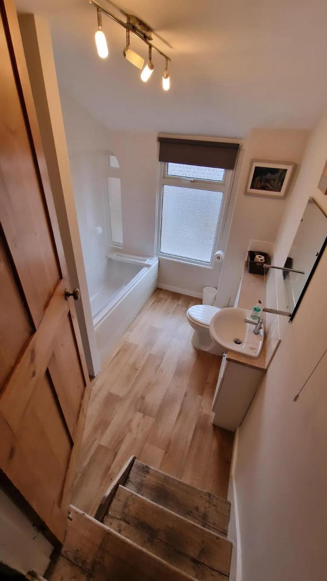 - 2 Bed Terrace House Stamford